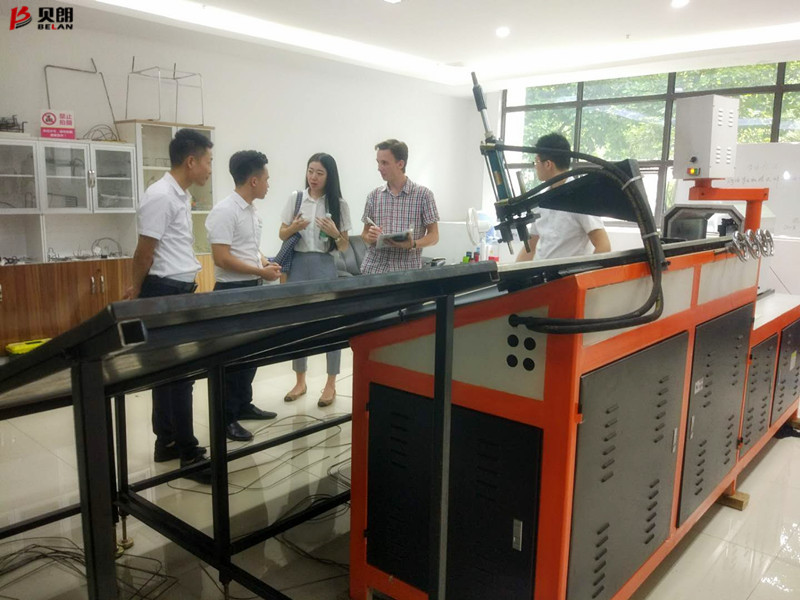 貝朗自動(dòng)化設(shè)備公司-客戶參觀現(xiàn)場(chǎng)