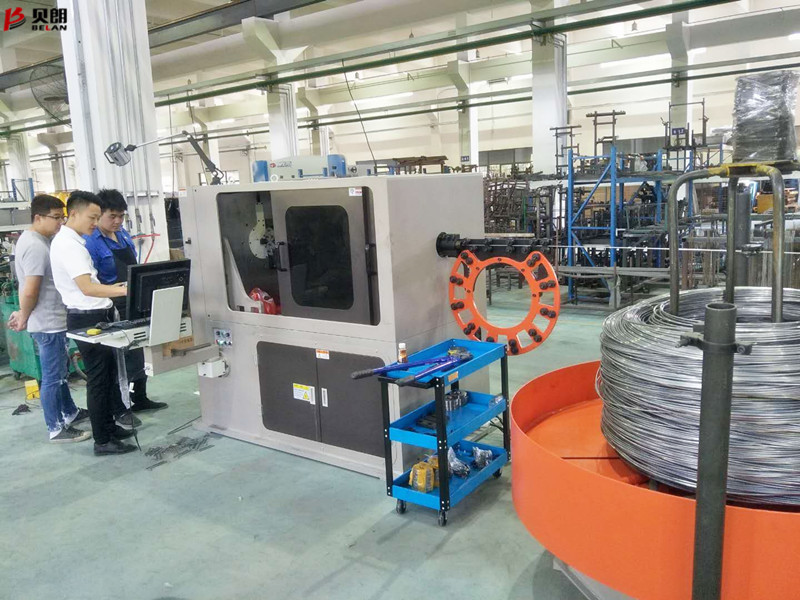 貝朗碳鋼折彎機在常熟客戶處的培訓火熱進行中！