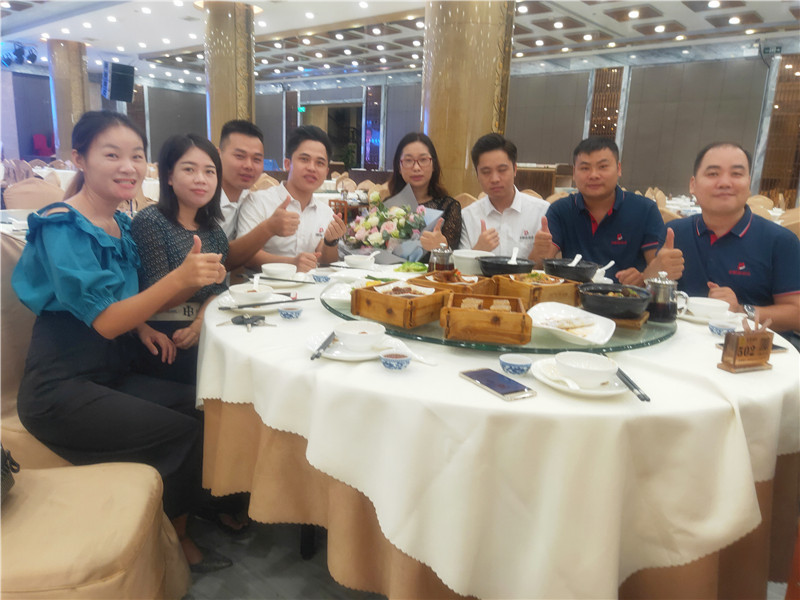 貝朗鐵絲成型機(jī)成員與您來個(gè)別樣的生日聚會